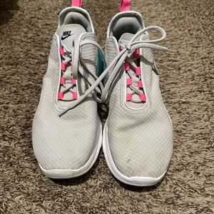 Women’s Nike sneakers